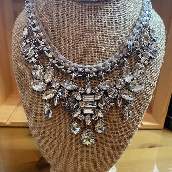 Chloe + Isabel Jewelry - Chloe & Isabel Retro Crystal Statement Necklace.